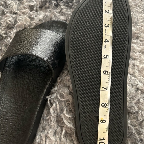 Louis Vuitton Waterfront Sandals - Picture 9 of 11